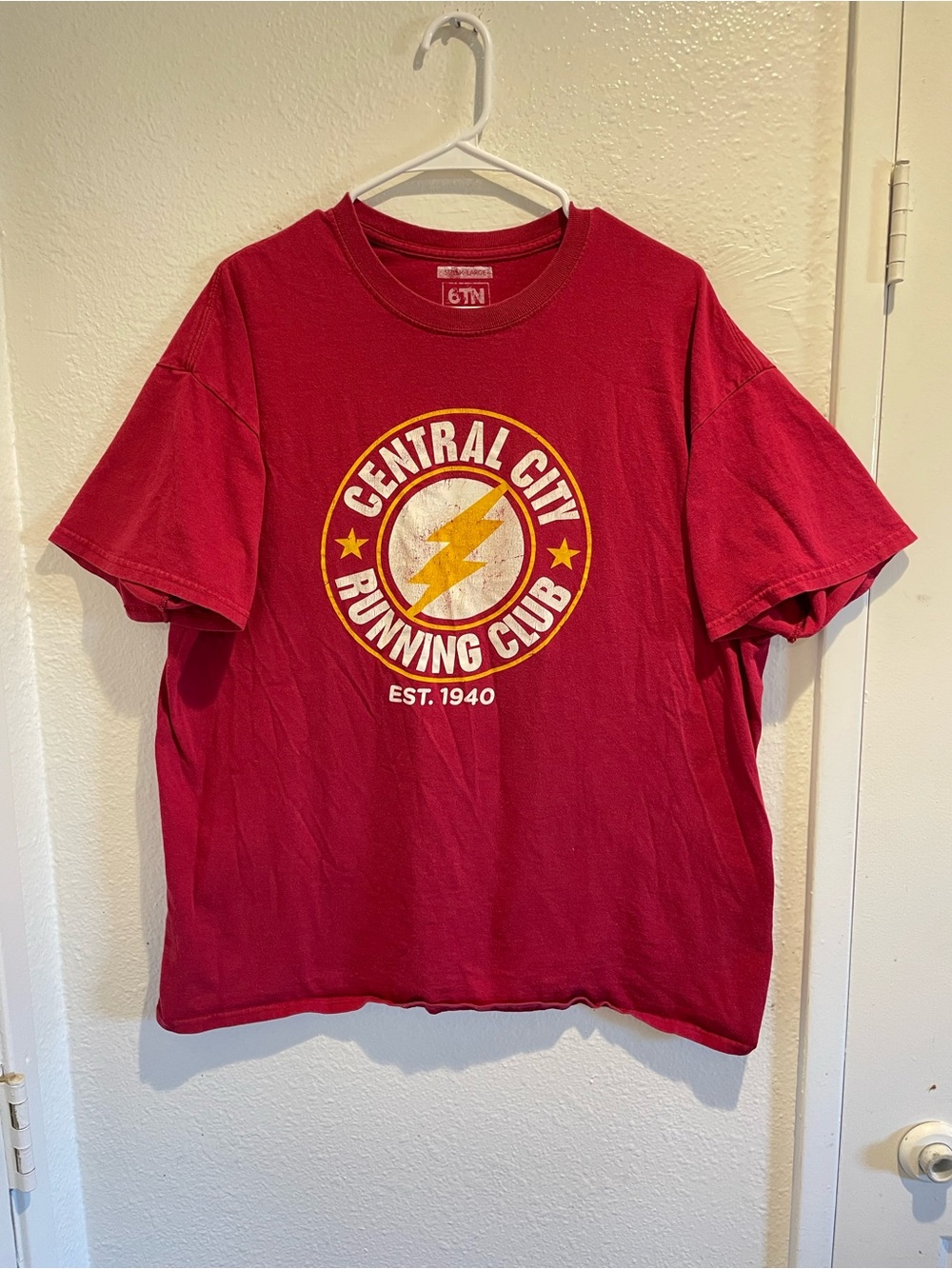 6TN Men's XL Red The Flash Central City Running Club Short Sleeve Graphic Tee